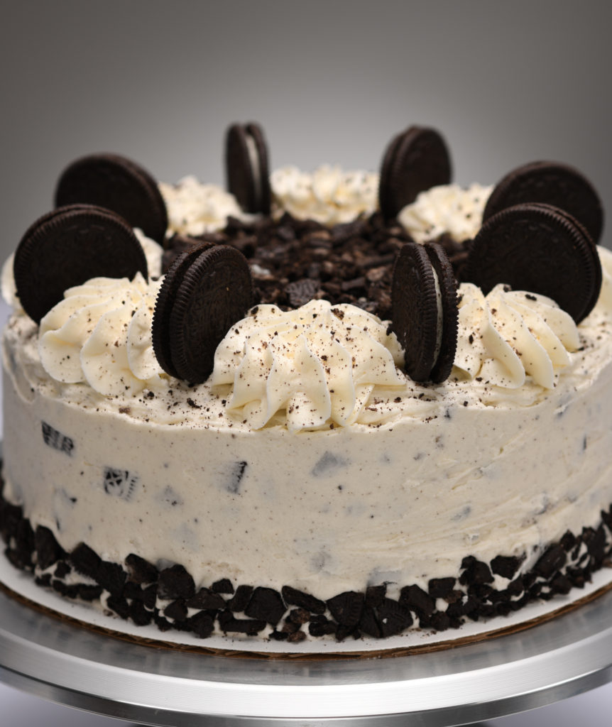 A whole cookies and cream cake. (how to make cookies and cream cake)