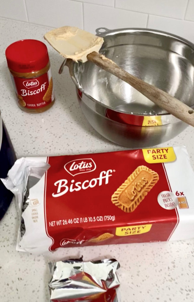 Biscoff cookies and cookie butter. [biscoff cake]